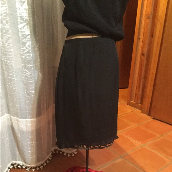 Ann Taylor Black Skirt with Small Ruffle Hem 4 EUC - Picture 1 of 6